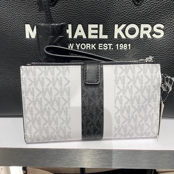 MICHAEL KORS LARGE DOUBLE ZIP WRISTLET 
Optic White Multi - Picture 10 of 16